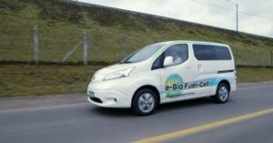 Auto Nissan fuel cell su strada