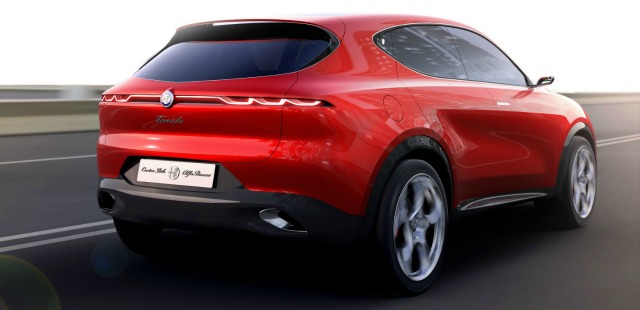 Nuova Alfa Romeo Tonale dinamica su strada
