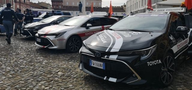 Toyota Corolla Hybrid al Giro d'Itlia